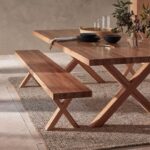 نیمکت‌های چوبی